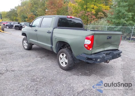 2018 Toyota Tundra Limited 5.7L V8 из США, поврежденный, VIN 5TFHY5F13JX774793